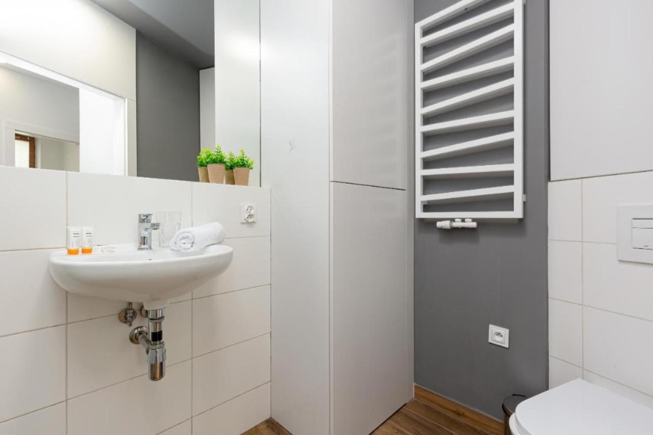Modern Apartment Near Hilton Warsawa Bagian luar foto