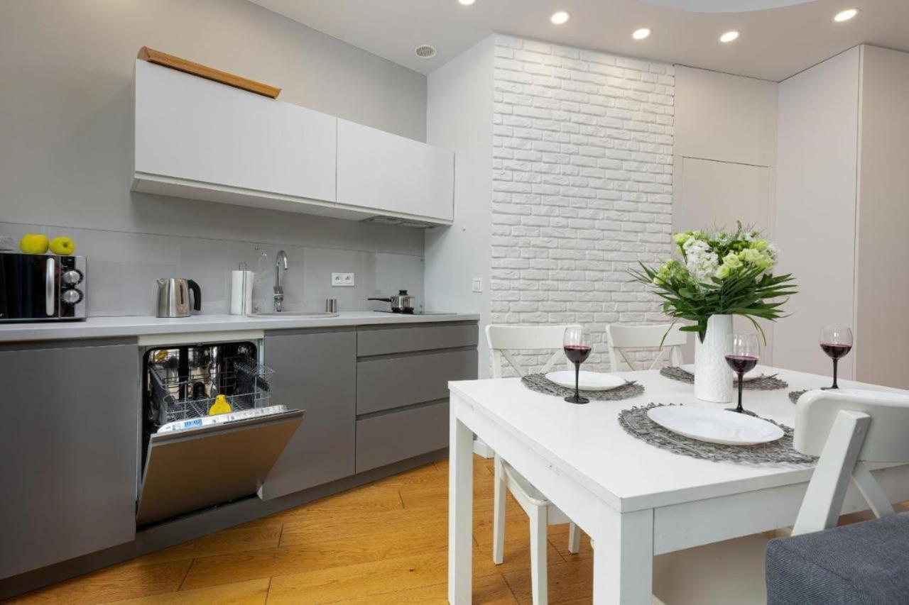Modern Apartment Near Hilton Warsawa Bagian luar foto